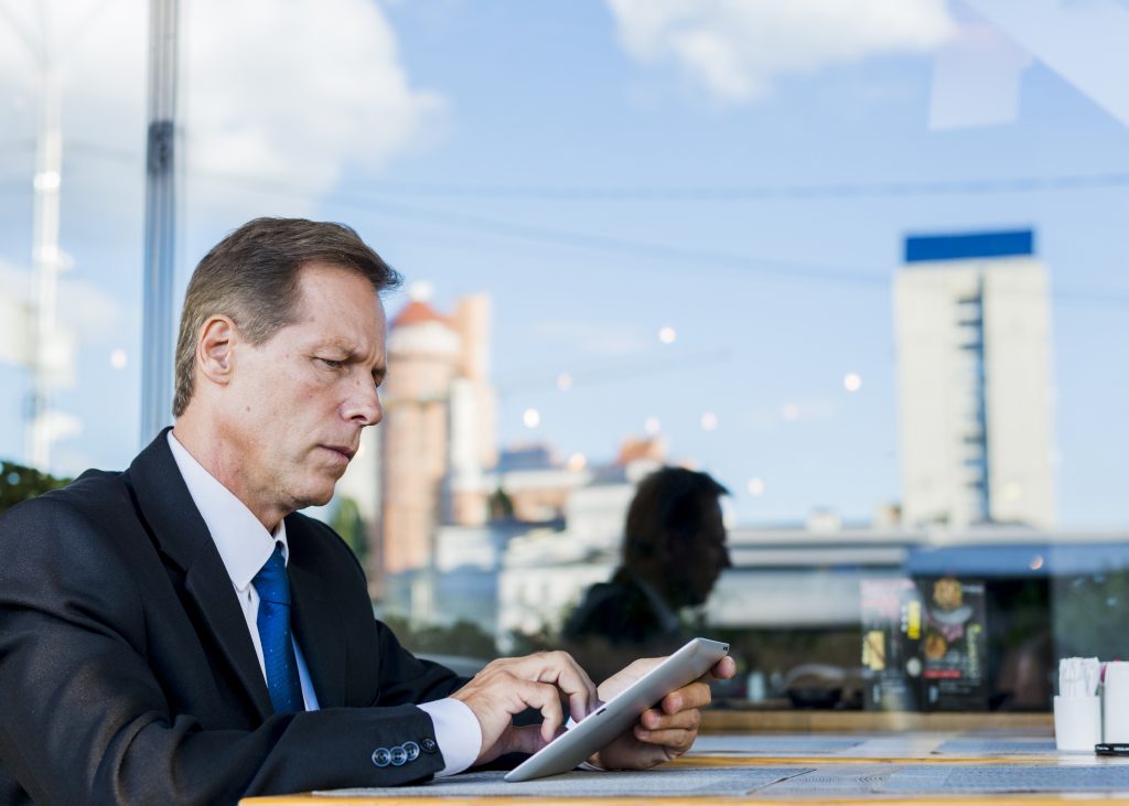 Driving Growth for Paris Companies with Salesforce Analytics