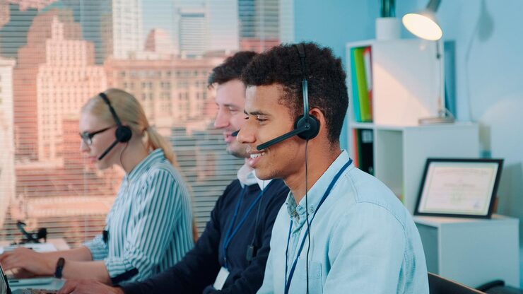 How Salesforce Service Cloud Makes Customer Support Better in Paris